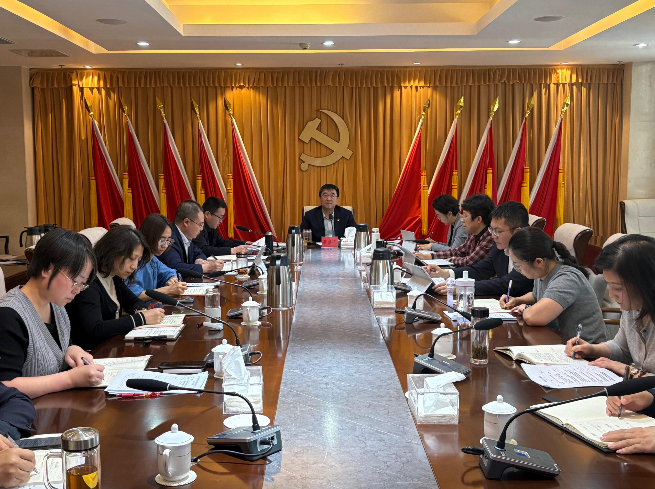 新华发行集团党委部署启动树立和践行正确政绩观学习教育